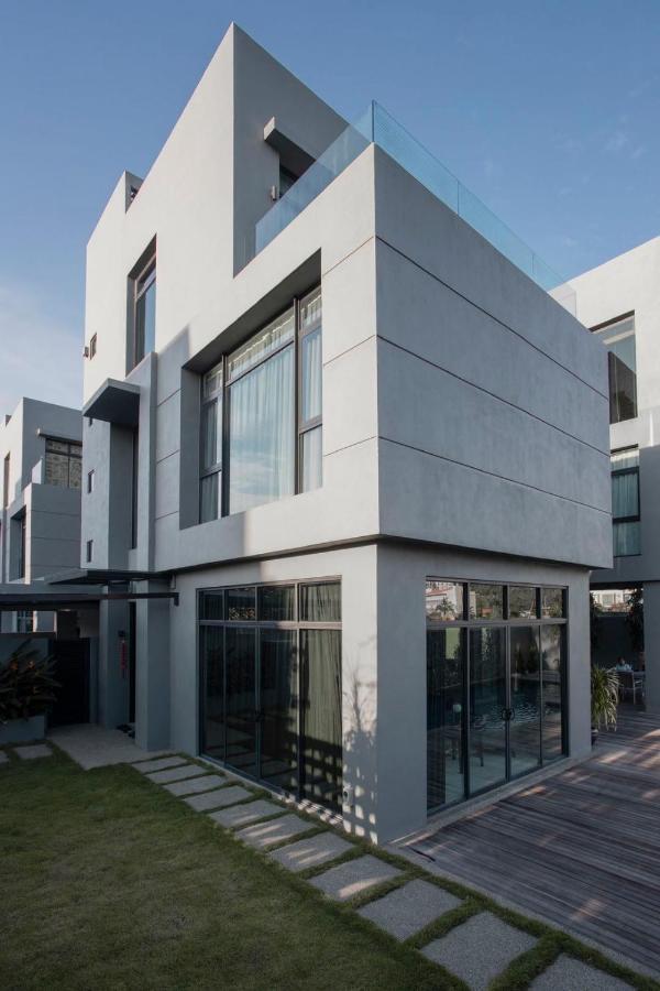 Lavanya H Villa 12A Luxury Bungalow With Private Swimming Pool H 豪华泳池别墅 Pantai Cenang  Esterno foto